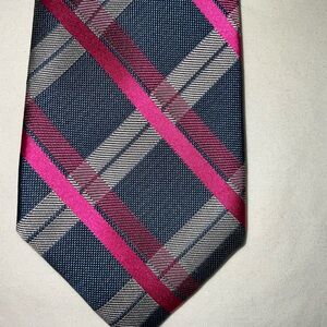APT 9 Men’s Neck Tie. Primary colors are gray and pink.